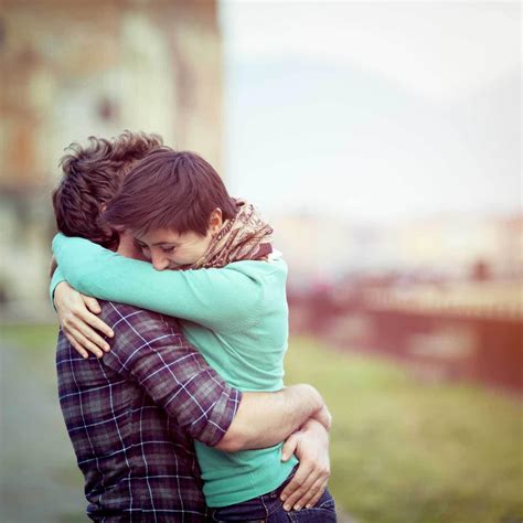 couple hug pic|Free HD Hugging Couple Pictures .